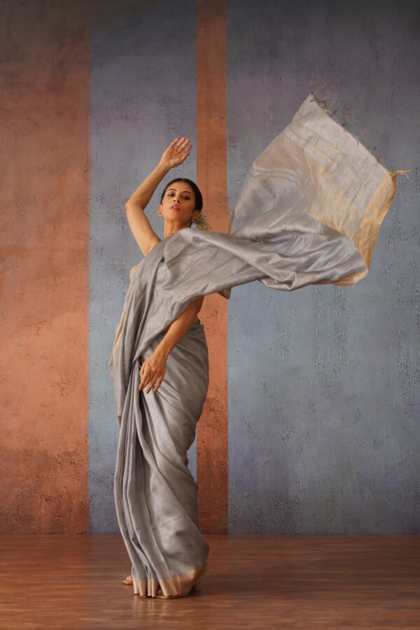 Grey Linen Silk Sari with Striking Gold Zari Pallu - Image 4
