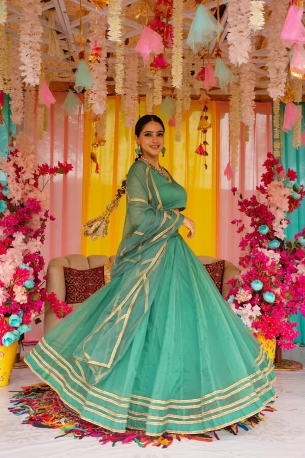 Sadhna green organza lehenga set - Image 3