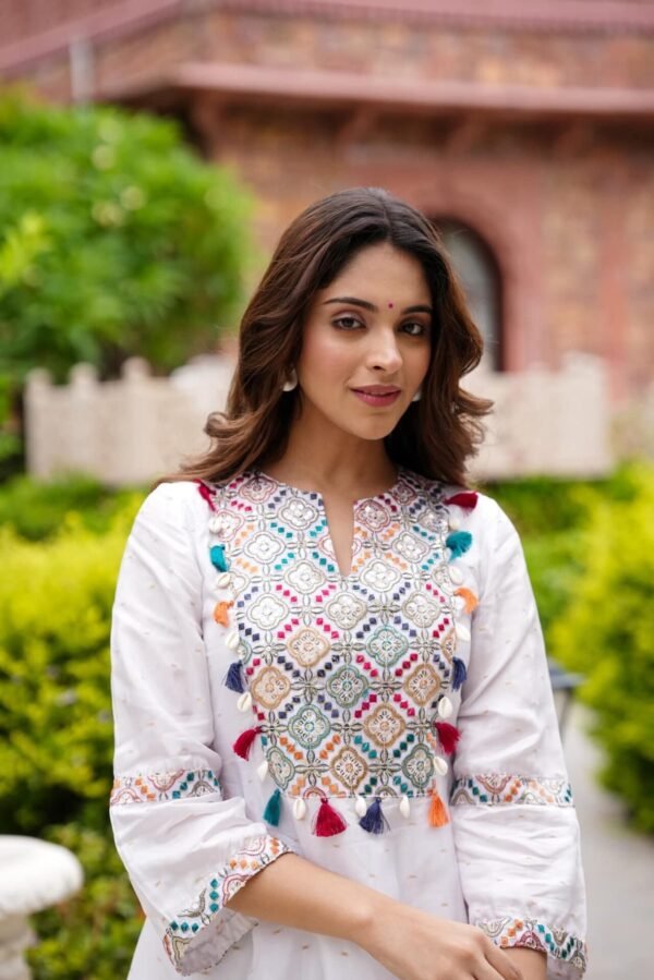 NETRA WHITE KURTA SET - Image 2