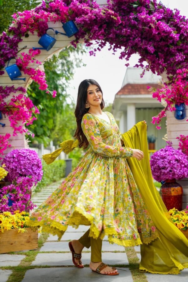 Laurel floral chinon suit set - Image 3