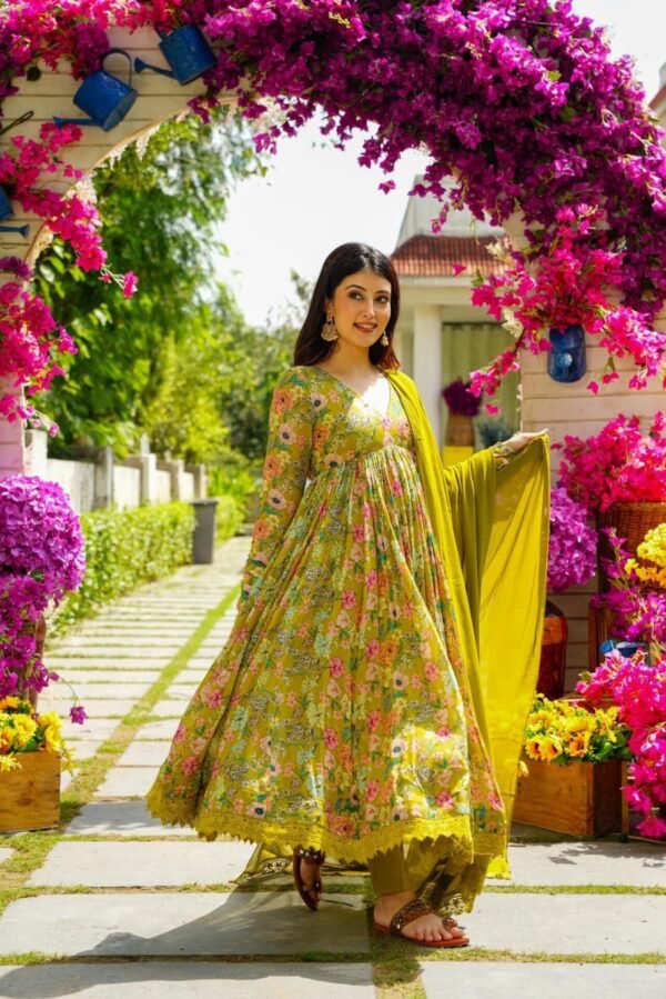 Laurel floral chinon suit set - Image 4