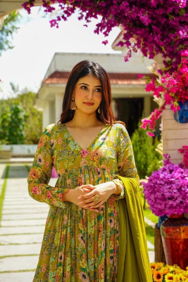 Laurel floral chinon suit set - Image 2