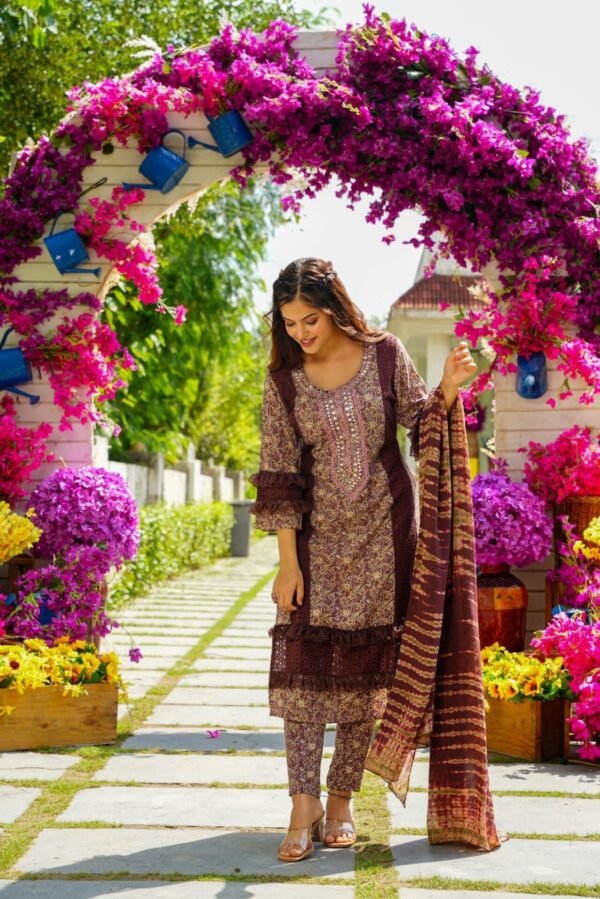 Lavish rayon straight suit set - Image 4