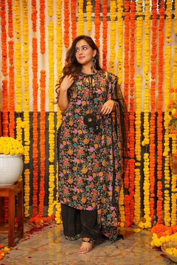 Mahika georgette kurta set - Image 3