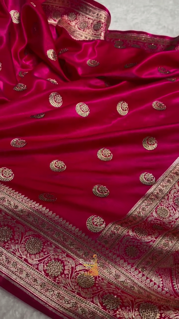 Wine Pink Banarasi Silk Saree with Rich Golden Zari Woven Circular Butta Motifs and Intricately Designed Traditional Floral Brocade Border for Festive and Wedding Wear - Image 2