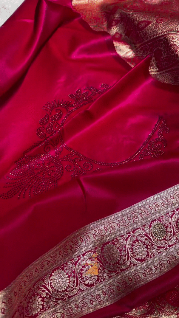 Wine Pink Banarasi Silk Saree with Rich Golden Zari Woven Circular Butta Motifs and Intricately Designed Traditional Floral Brocade Border for Festive and Wedding Wear - Image 3