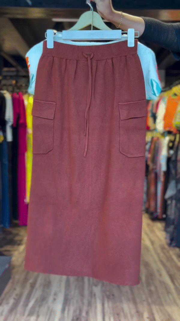 Chic Two-Piece Casual Wear Set with White Short Sleeve Floral Printed Top Featuring Front Tie Detail Paired with High-Waisted Rust Brown Knee-Length Skirt with Front Slit and Back Patch Pockets - Image 2