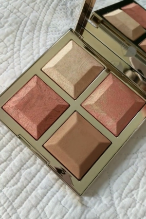 Sculpt & Beam Luxe Glow Quad – Multi-Dimensional Highlighting and Bronzing Palette with Satin-to-Shimmer Finishes in Sculptural Gem-Inspired Pressed Powders