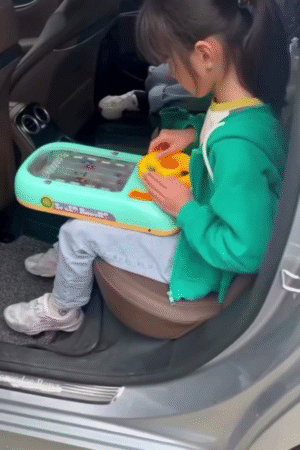 Innovative Kids Car Seat Activity Table with Interactive Steering Wheel and Dual-Compartment Bear-Themed Water Bottle for Convenient Hydration on the Go