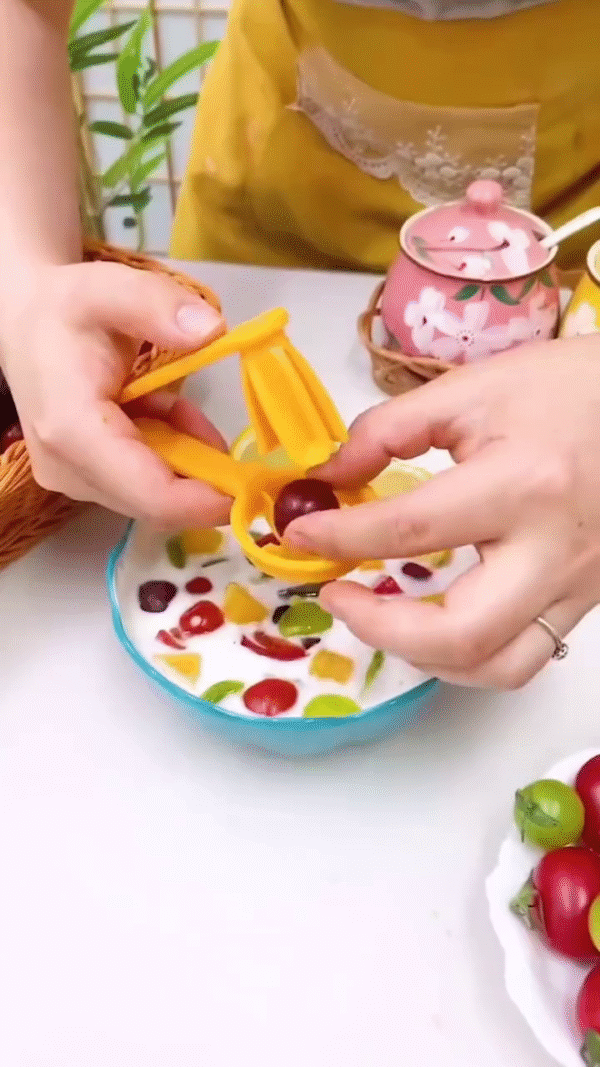 Multi-Color Handy Fruit & Vegetable Cutter Tool – Quick and Easy Slicer for Grapes, Cherry Tomatoes & Soft Fruits – Kitchen Gadget for Effortless Salads, Snacks & Meal Prep - Image 3