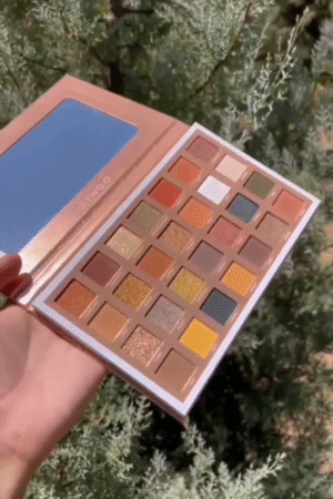 Rich Pigment Cream Eyeshadow Palette with 20 Blendable Cream-to-Powder Shades – Smooth, Smudge-Resistant Formula