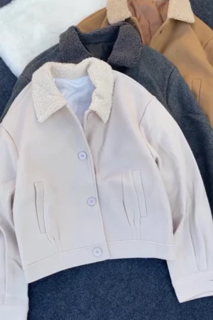 Trendy Jacket Perfect for Streetwear, Travel, or Casual Outings – Stylish and Warm Winter Collection Piece for Women