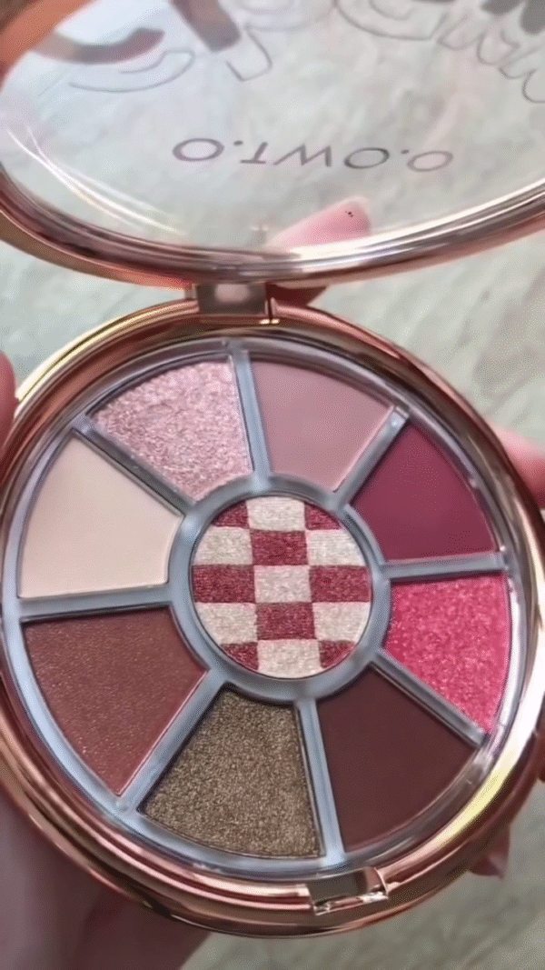 Complete Pro Nail & Makeup Combo with Peel-Off Glitters, Nail Polish & Accent Eyeshadows - Image 2